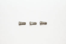 Load image into Gallery viewer, Oakley Gauge 8 Screw And Screwdriver Kit | Replacement Kit For Oakley Gauge 8 4124 (Lens/Barrel Screw)